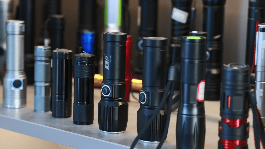 路！这个宁波小镇靠手电筒年捞80亿新葡京娱乐城“死亡”行业里杀出血(图4)