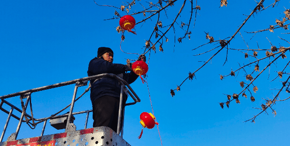 灯高挂 点亮浓浓年味新葡京喜迎新春｜暖(图2)